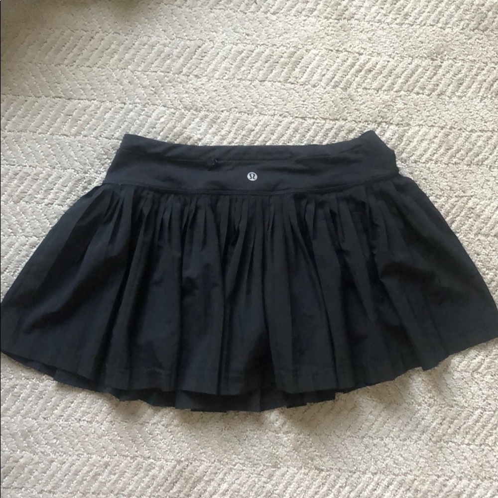 Lululemon pleat to street black skirt size 6
